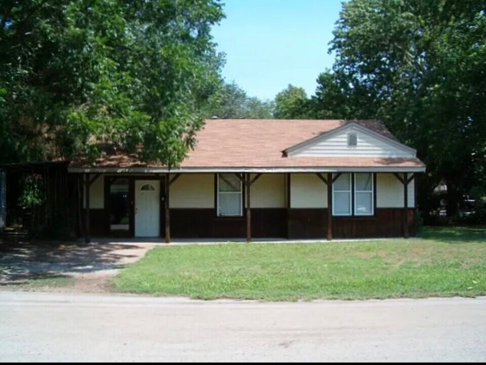 1602 W 11th Ave in Stillwater, OK - Building Photo