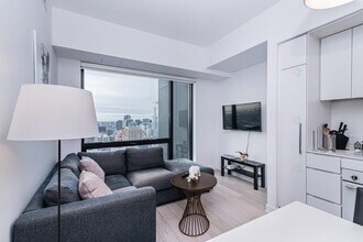 1288 Des Canadiens-De-Montréal Av in Montréal, QC - Building Photo - Building Photo