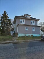 3247 Magnolia Ave in Halethorpe, MD - Building Photo