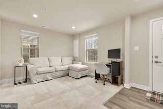 9639 Tall Oaks Rd in Montgomery Village, MD - Building Photo - Building Photo