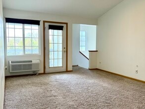 1580 McClure Rd in Aurora, IL - Building Photo - Building Photo