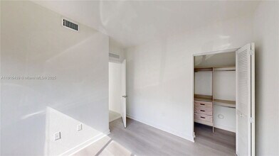 14546 SW 260th St in Princeton, FL - Foto de edificio - Building Photo