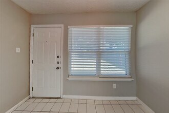 16358 Maplemont Dr in Houston, TX - Building Photo - Building Photo