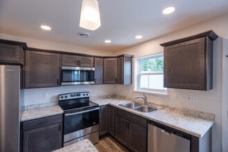 1606 Eastside Cir in Marshfield, WI - Building Photo - Building Photo