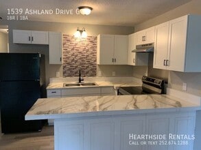 1539 Ashland Dr in Greenville, NC - Foto de edificio - Building Photo