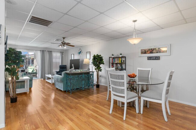 3136 Harbor Blvd in Port Charlotte, FL - Building Photo - Building Photo