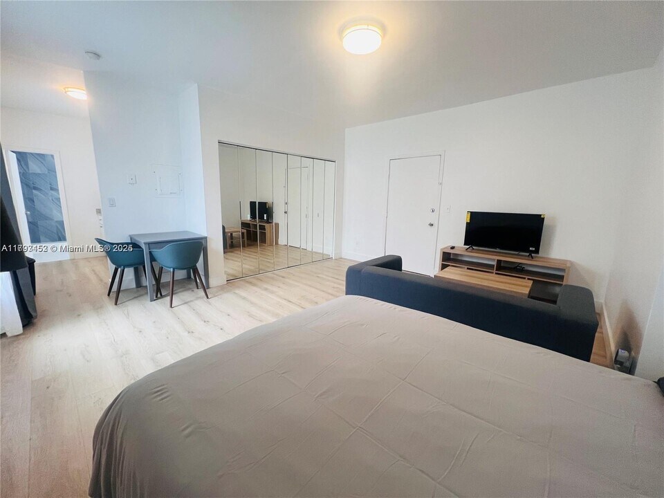 842 Meridian Ave in Miami Beach, FL - Building Photo