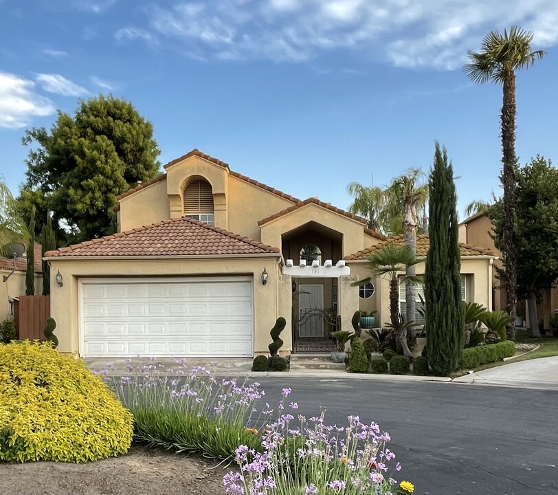 645 E Champlain Dr in Fresno, CA - Building Photo
