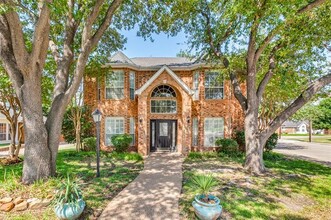 18504 Vista Del Sol in Dallas, TX - Building Photo - Building Photo