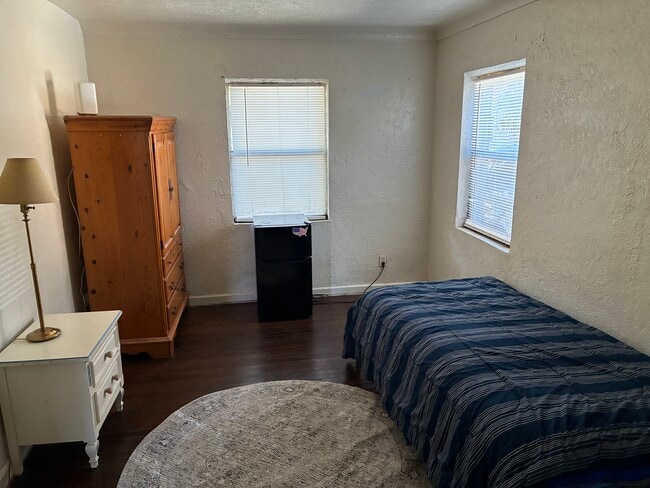 2504 Booker Ave in Sarasota, FL - Foto de edificio - Building Photo