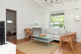 460 NE 76th St in Miami, FL - Building Photo - Building Photo