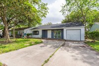 1817 Dalian St in La Marque, TX - Building Photo - Building Photo