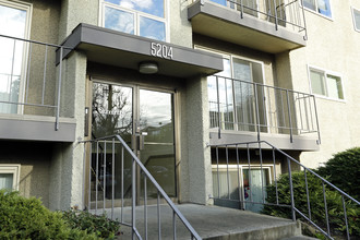 Stonebridge Apartments in Seattle, WA - Foto de edificio - Building Photo