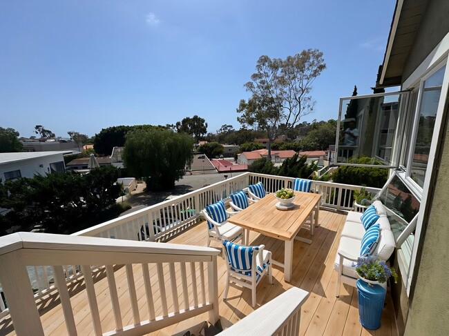 330 Y Pl in Laguna Beach, CA - Building Photo - Building Photo