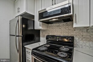 3308 Wyndham Cir in Alexandria, VA - Building Photo