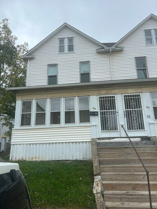 33 S McKinley Ave, Unit 1 in Alliance, OH - Building Photo