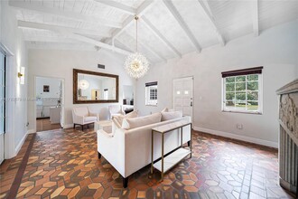1503 Granada Blvd in Coral Gables, FL - Foto de edificio - Building Photo