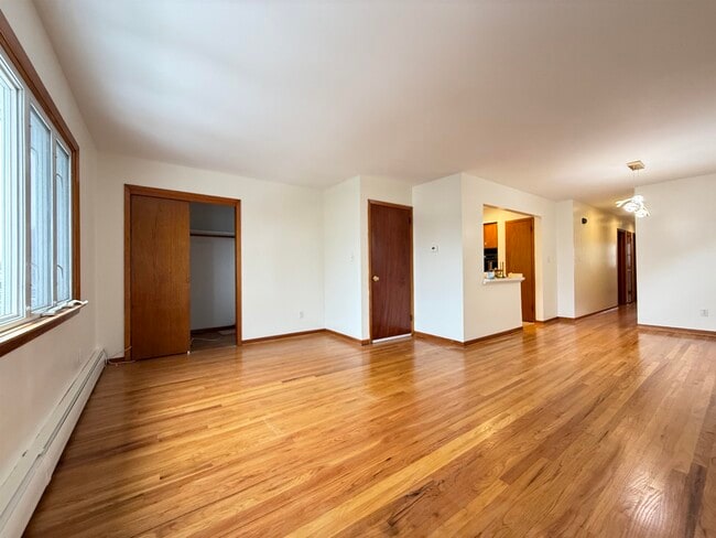 180 W 3rd St in Bayonne, NJ - Building Photo - Building Photo