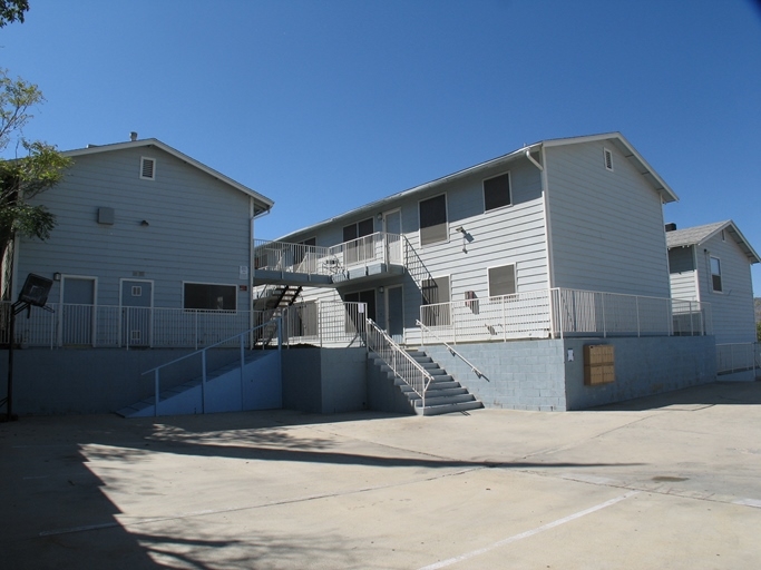 4846 W Avenue L-14 in Quartz Hill, CA - Foto de edificio