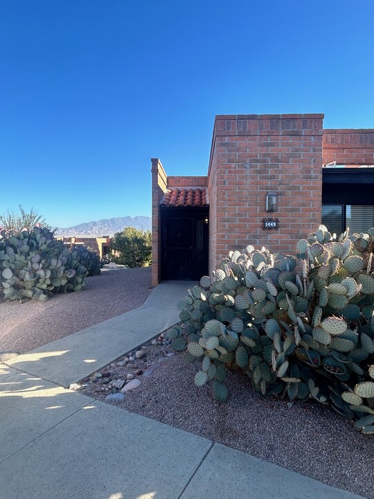 1449 W Desert Hills Dr in Green Valley, AZ - Building Photo