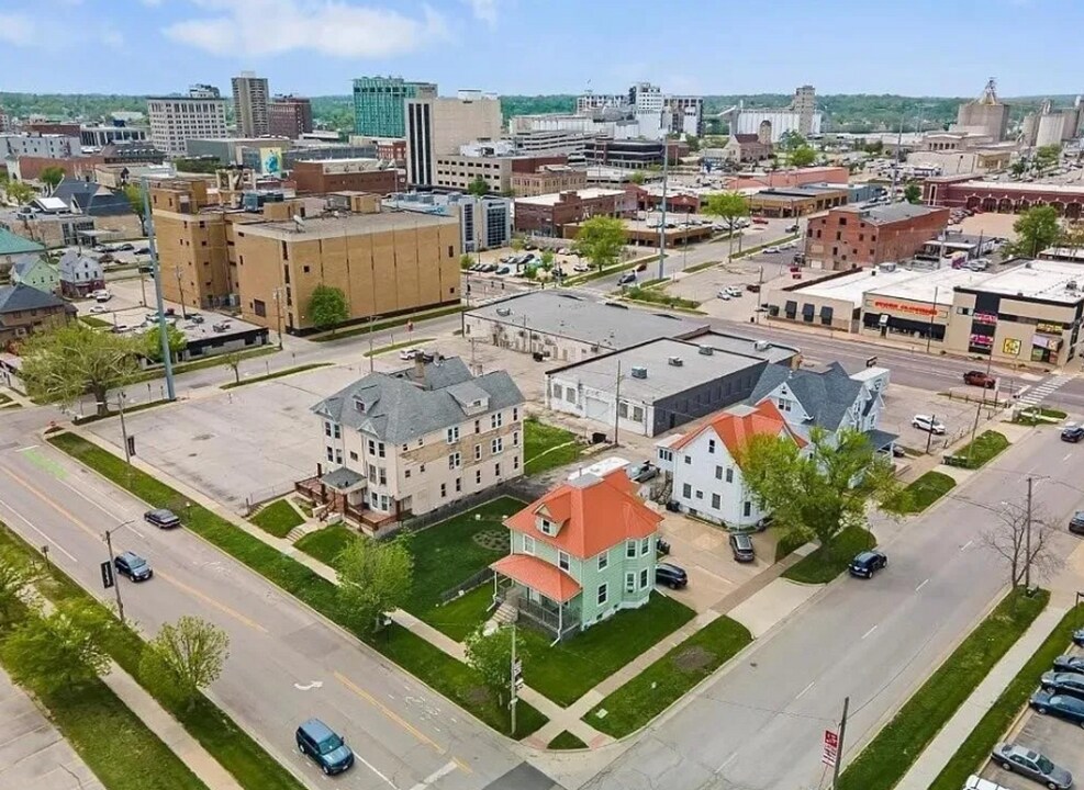 317 8th St SE in Cedar Rapids, IA - Building Photo