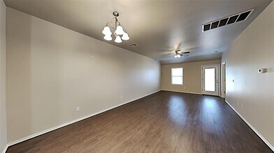 11201 Coachmans Rd in Yukon, OK - Building Photo - Building Photo