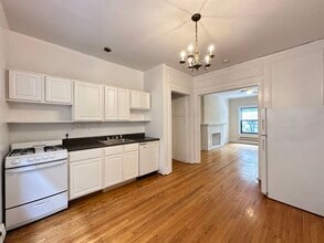 1016 Dempster St, Unit J06P in Evanston, IL - Foto de edificio - Building Photo