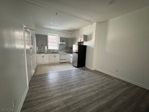 275 Main St in Paterson, NJ - Building Photo - Building Photo
