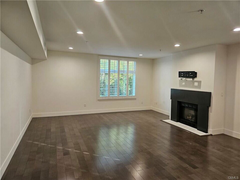 4374 Troost Ave in Los Angeles, CA - Building Photo
