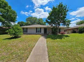 216 Wesley Dr in Desoto, TX - Building Photo