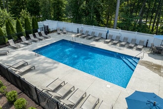 The Cove at Gateway Commons in East Lyme, CT - Foto de edificio - Building Photo