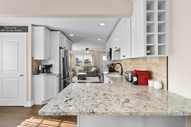 27 Strathmore Rd in West Haven, CT - Building Photo - Building Photo