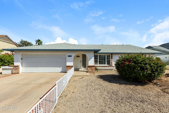 property at 6202 W Sunnyside Dr