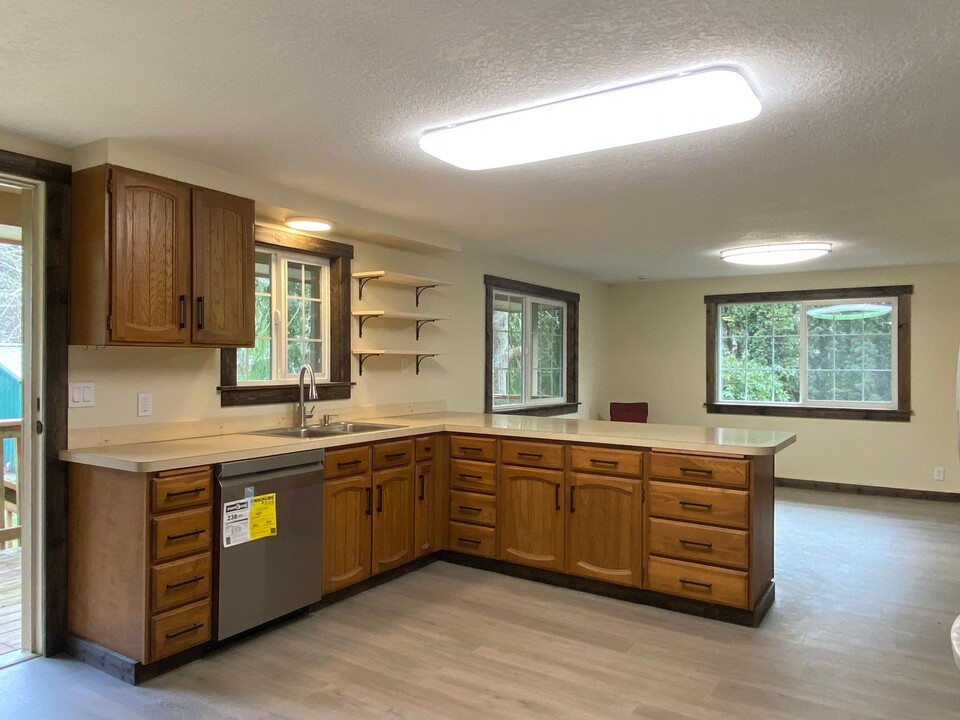 13802 Sandridge Rd in Long Beach, WA - Building Photo
