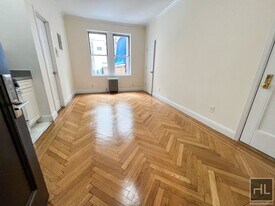 WEST 13 STREET, Unit 35 in New York, NY - Building Photo