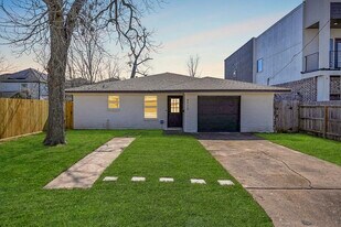 4710 Hershe St in Houston, TX - Building Photo