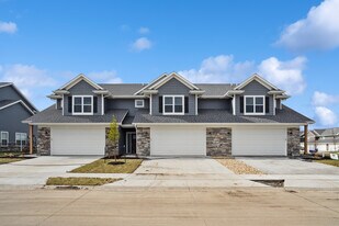 2242 Eversull Ln in North Liberty, IA - Building Photo