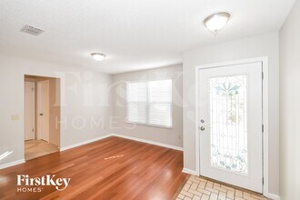 10857 Knottingby Dr, Unit II-102 in Jacksonville, FL - Foto de edificio - Building Photo