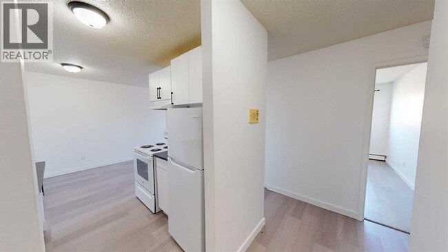 9515-9100 100 Ave. in Grande Prairie, AB - Building Photo - Building Photo
