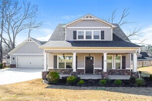 13 E Field St in Newnan, GA - Building Photo