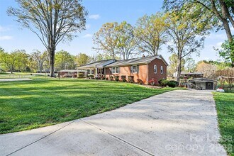 113 Suncrest Rd in Cherryville, NC - Building Photo - Building Photo