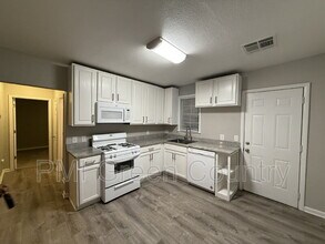 203 W Knoxville St in Broken Arrow, OK - Building Photo - Building Photo