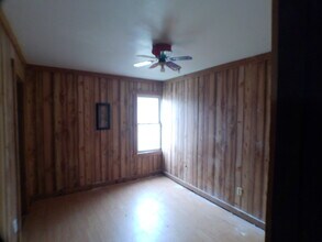 1035 E Main St in Reynoldsville, PA - Foto de edificio - Building Photo