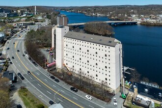 The Lakeshore Condominiums in Worcester, MA - Foto de edificio - Building Photo