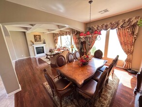 9305 Fontainbleu Dr in Las Vegas, NV - Building Photo - Building Photo