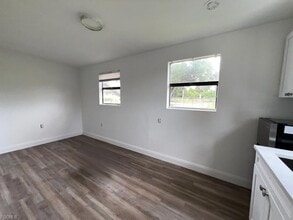 1270 Allen St in Ft. Myers, FL - Building Photo - Building Photo