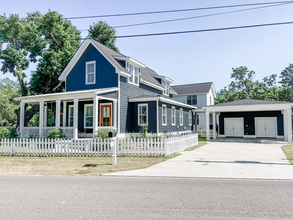 764 E 2nd St in Pass Christian, MS - Building Photo