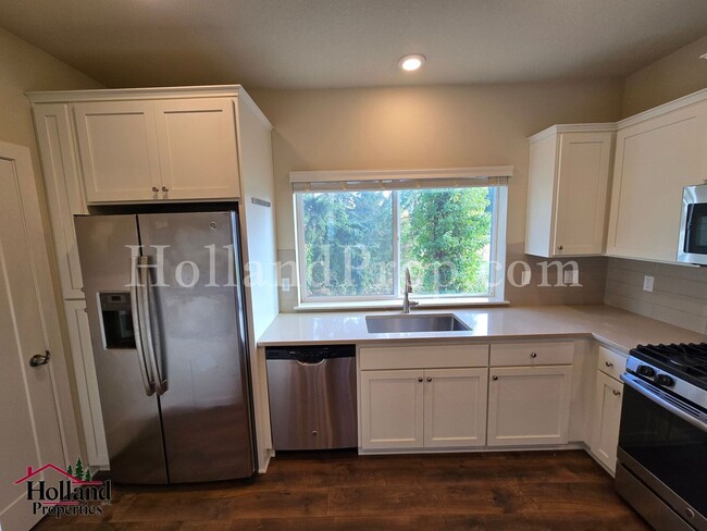 474 NE Tork Pl in Hillsboro, OR - Building Photo - Building Photo