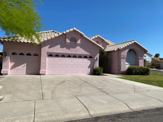3358 E Wickieup Ln