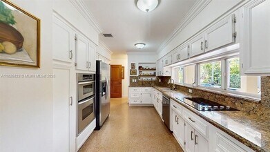 2920 Columbus Blvd in Coral Gables, FL - Foto de edificio - Building Photo